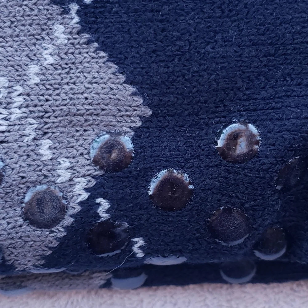 Slipper socks with Faux Shernon-sling with a  Non-slip Tred zfits to Size 11